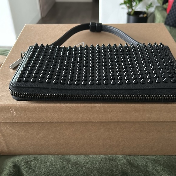 Christian Louboutin Panettone XL ❣️❣️black leather spiked wallet / clutch❣️EUC - Picture 5 of 11